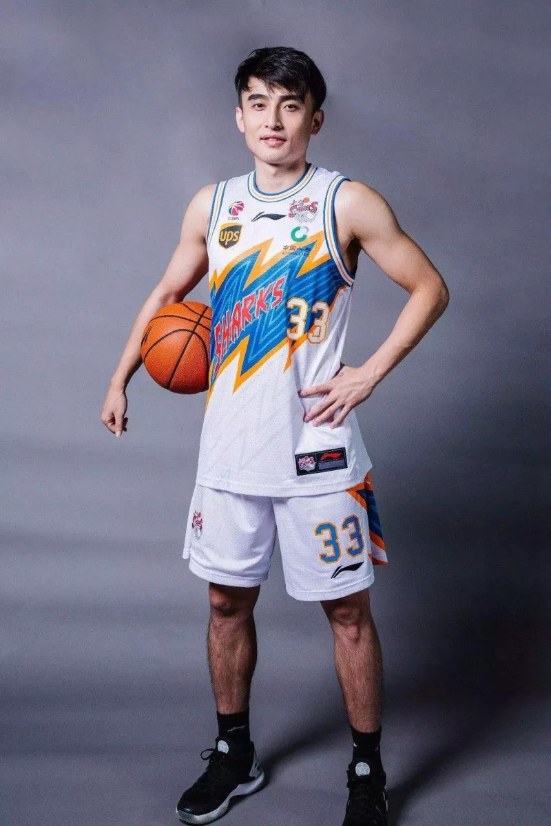 关于萨克拉门托国王训练开放日，赛后完成体检引欢呼，CBA常规赛在即，纪律约束更严格的信息